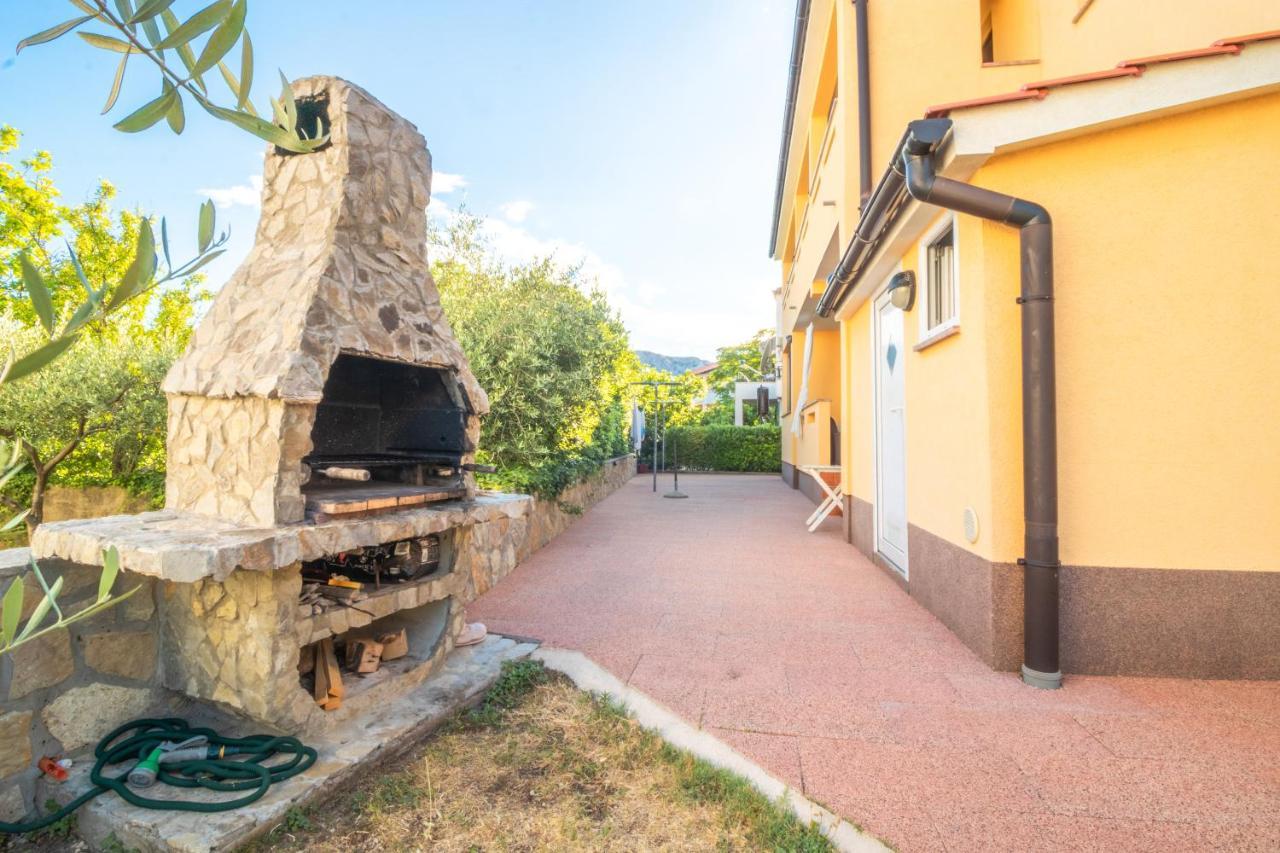 Apartments Dujmovic With Terrace Baska  Exterior photo